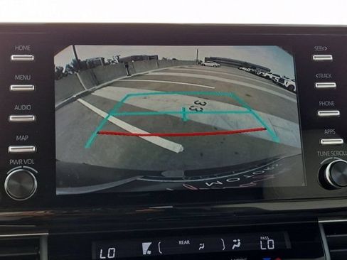 Used 2021 Toyota Sienna XSE FWD image 15
