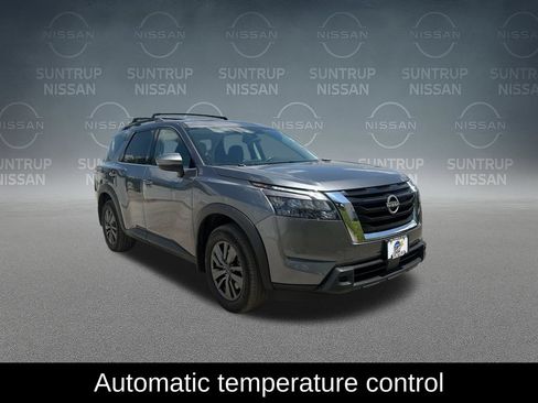 Used 2025 Nissan Pathfinder SV w/ SV Premium Package FWD image 10