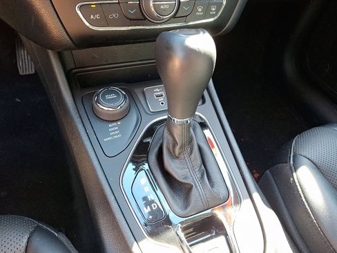 Certified 2023 Jeep Cherokee Altitude Lux image 15