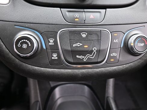 Used 2022 Chevrolet Malibu LS image 18