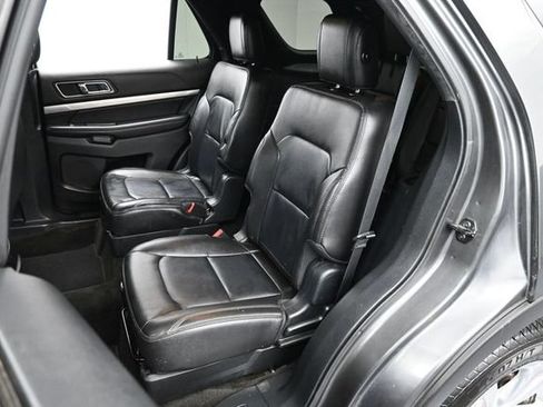 Used 2018 Ford Explorer XLT w/ Equipment Group 202A FWD image 29