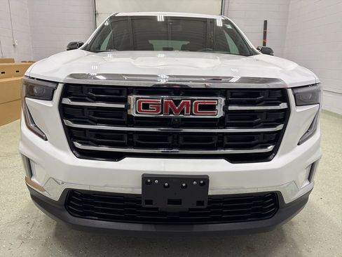 Used 2025 GMC Acadia Elevation w/ Elevation Premium Package image 9