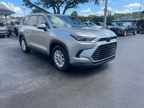 Used 2025 Toyota Grand Highlander FWD image 8