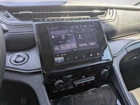 Used 2023 Jeep Grand Cherokee L Laredo image 13