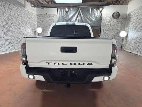 Used 2017 Toyota Tacoma SR RWD image 6