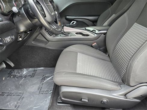 Used 2023 Dodge Challenger SXT image 13
