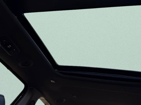 Used 2025 Chrysler Pacifica Limited image 12