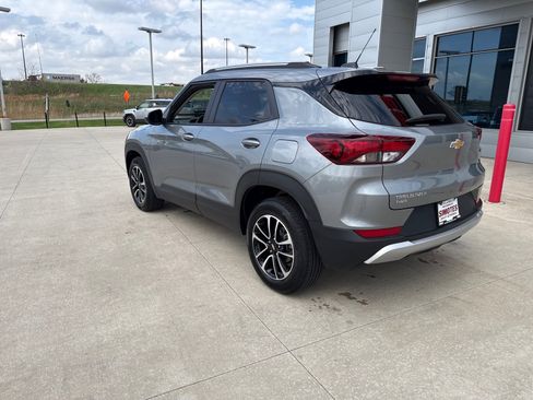 Used 2025 Chevrolet TrailBlazer LT image 2