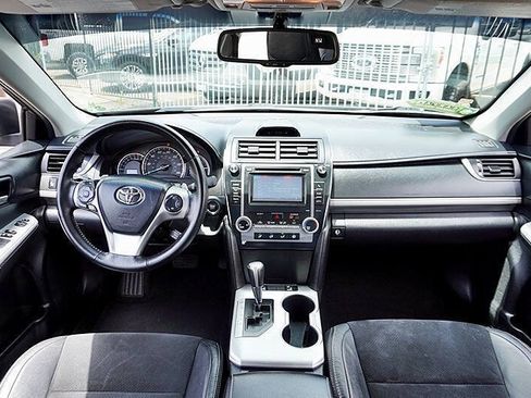 Used 2013 Toyota Camry SE w/ Leather Pkg FWD image 18