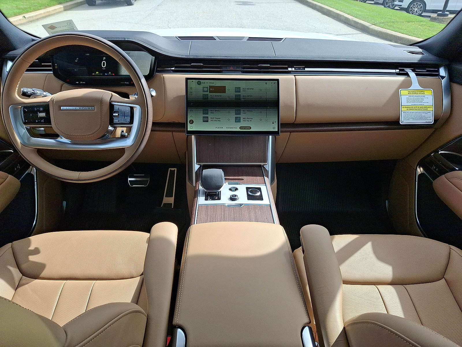 New 2027 Land Rover Range Rover Long Wheelbase SE AWD/4WD image 3