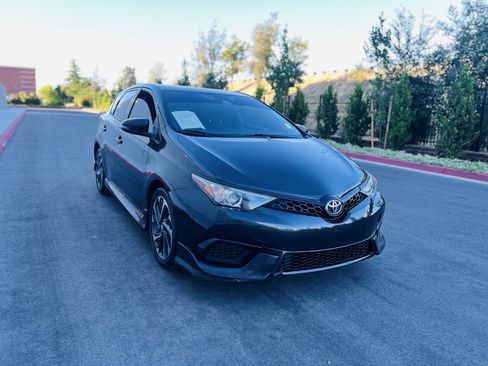 Used 2017 Toyota Corolla iM w/ Carpet Mat Package FWD image 5
