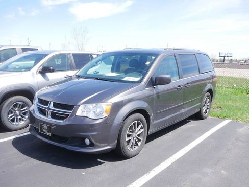 Used 2016 Dodge Grand Caravan SXT FWD image 1