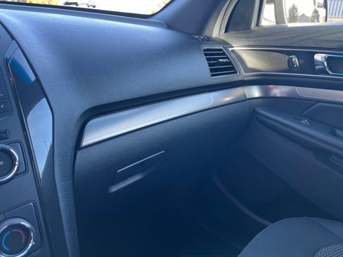 Used 2018 Ford Explorer XLT image 23