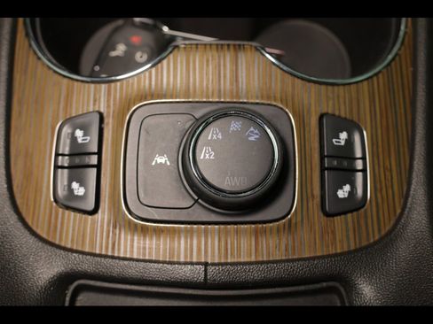 Used 2023 GMC Acadia SLE w/ Driver Convenience Package image 16