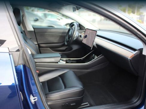 Used 2018 Tesla Model 3 Long Range image 10
