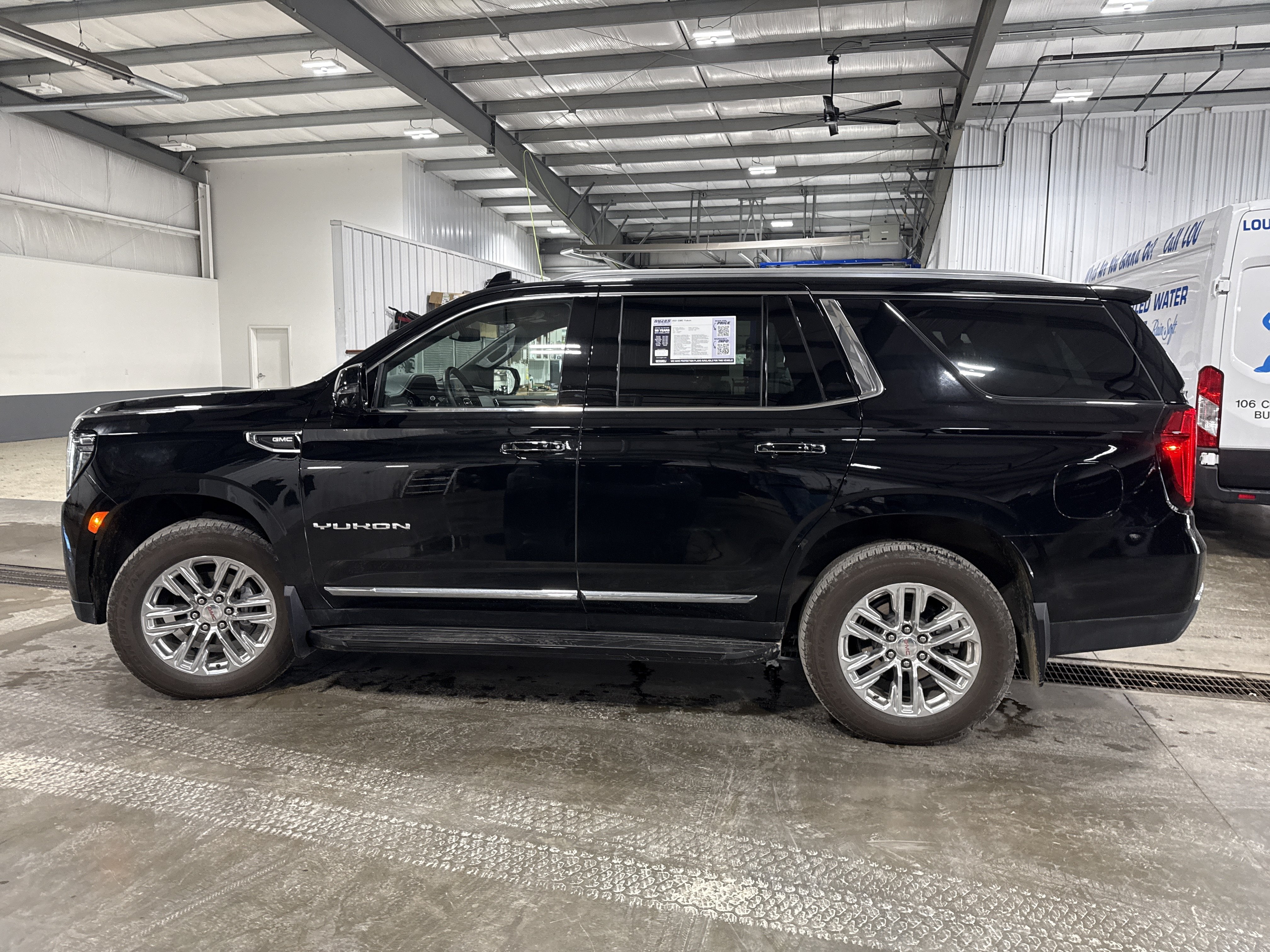 Used 2021 GMC Yukon SLT w/ SLT Premium Package AWD/4WD image 6