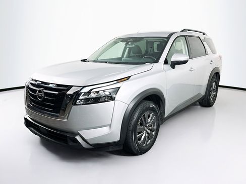 Used 2025 Nissan Pathfinder SV AWD/4WD image 3
