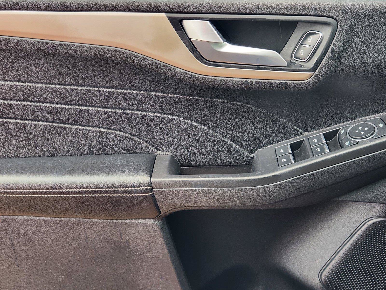 Used 2021 Ford Escape SE FWD image 19