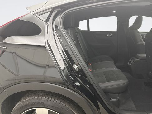 Used 2022 Volvo C40 P8 Recharge Ultimate image 21