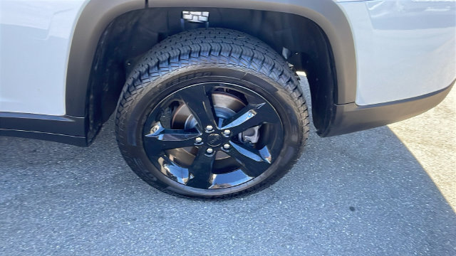 Used 2023 Jeep Grand Cherokee L Limited w/ Black Appearance Package RWD image 30