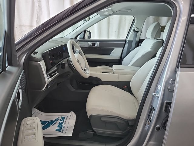 Used 2026 Hyundai Santa Fe SE FWD image 4