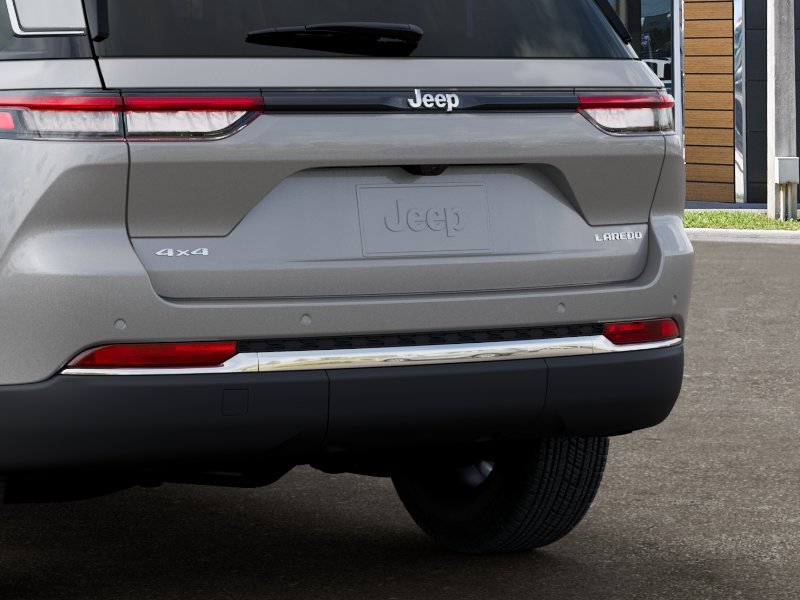 New 2026 Jeep Grand Cherokee Laredo w/ Trailer Tow Package AWD/4WD image 13