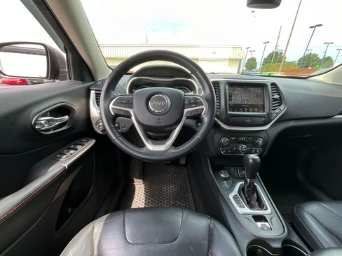 Used 2016 Jeep Cherokee Trailhawk w/ Comfort/Convenience Group AWD/4WD image 8