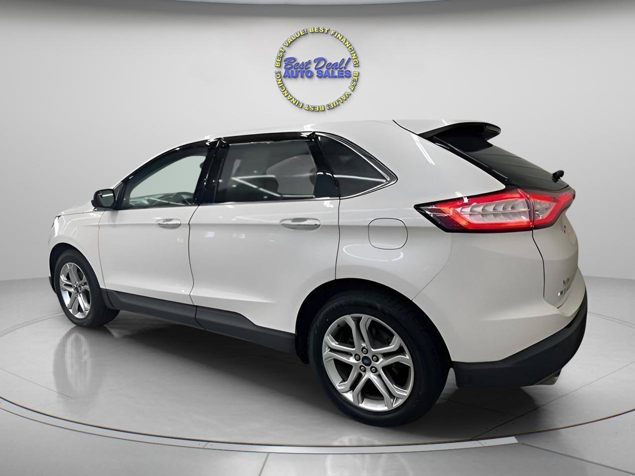 Used 2018 Ford Edge Titanium w/ Technology Package FWD image 3