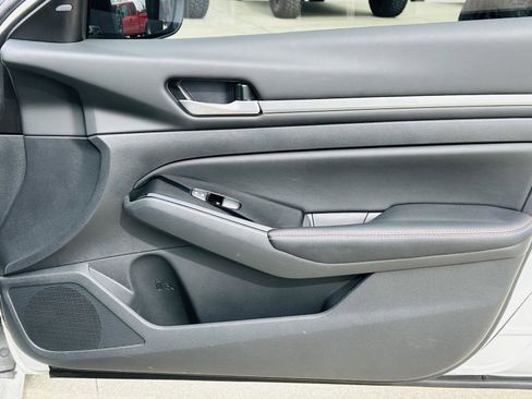 Used 2024 Nissan Altima 2.5 SR w/ SR Premium Package image 28