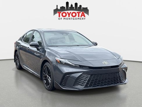 Used 2025 Toyota Camry SE image 1