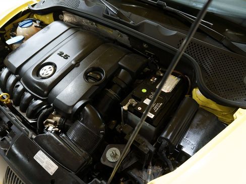 Used 2013 Volkswagen Beetle 2.5 image 25