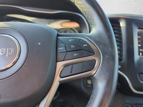 Used 2019 Jeep Cherokee Latitude Plus FWD image 14
