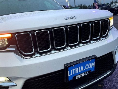 Used 2024 Jeep Grand Cherokee Limited image 33