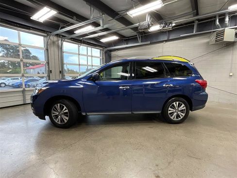 Used 2020 Nissan Pathfinder S FWD image 2