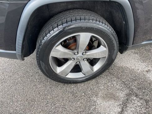 Used 2015 Jeep Grand Cherokee Limited w/ Luxury Group II image 16