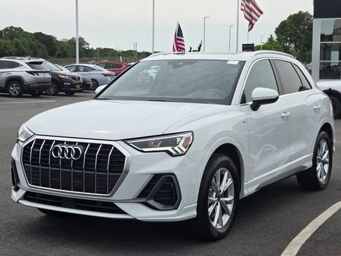 Used 2023 Audi Q3 2.0T Premium Plus w/ Premium Plus Package AWD/4WD image 7