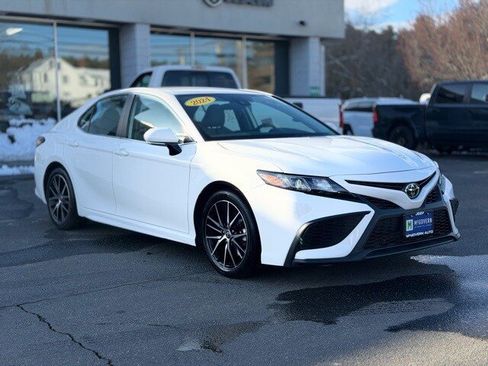 Used 2024 Toyota Camry SE w/ Cold Weather Package image 8