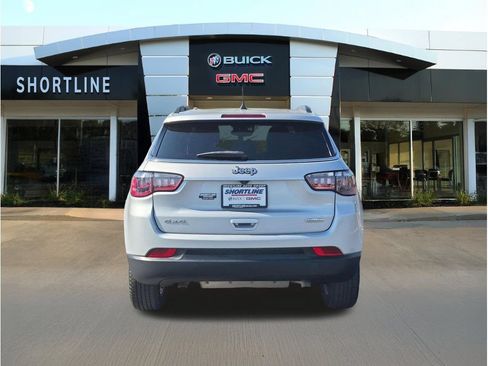 Used 2024 Jeep Compass Latitude AWD/4WD image 4