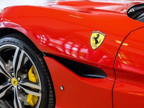 Used 2019 Ferrari Portofino RWD image 15