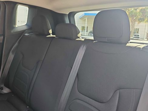 Used 2018 Jeep Renegade Latitude w/ Cold Weather Group image 24