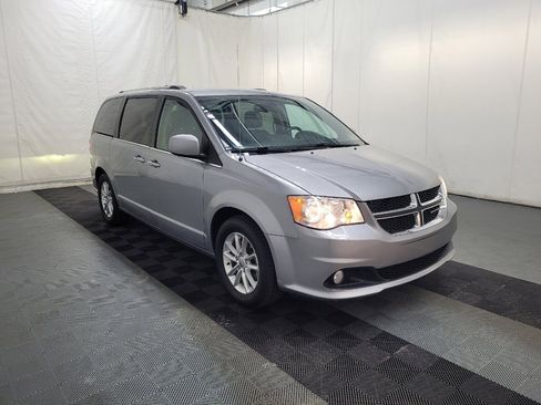 Used 2019 Dodge Grand Caravan SXT w/ Driver Convenience Group FWD image 13
