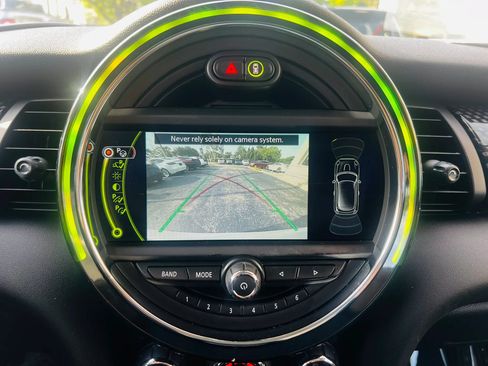 Used 2015 MINI Cooper S w/ Park Assistant Package FWD image 30