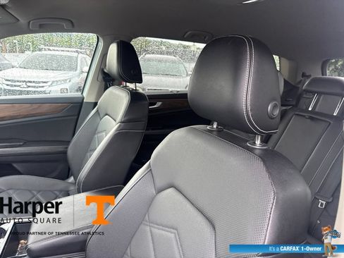 Used 2024 Volkswagen Atlas SE FWD image 12