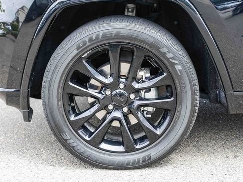 Used 2020 Jeep Grand Cherokee Altitude AWD/4WD image 11