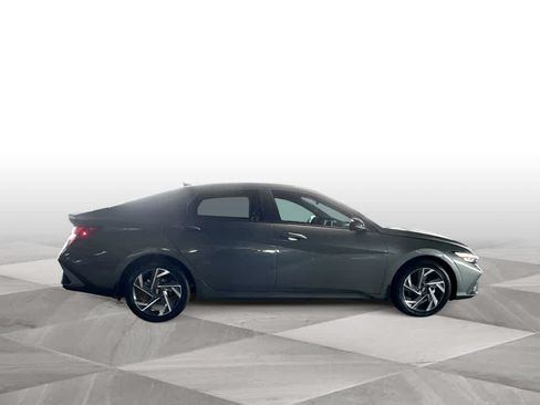 Used 2025 Hyundai Elantra Sport FWD image 9