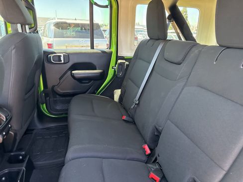 Used 2018 Jeep Wrangler Unlimited Sport S AWD/4WD image 15