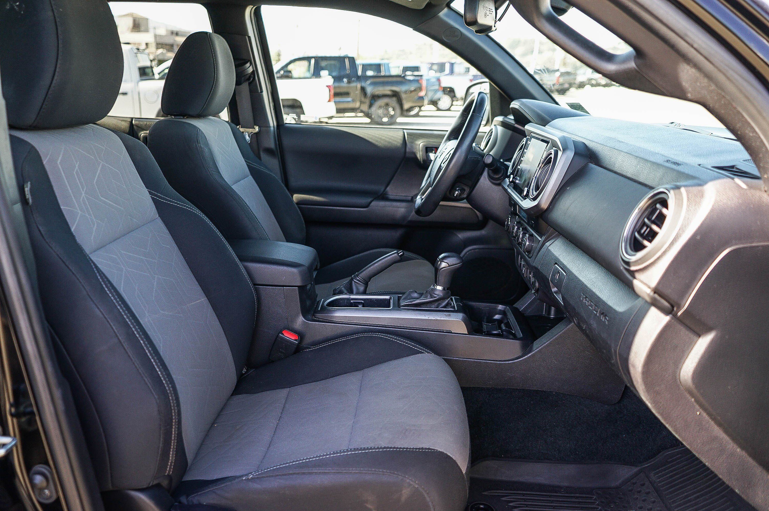 Used 2023 Toyota Tacoma TRD Off-Road AWD/4WD image 17