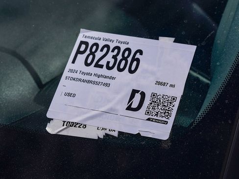 Used 2024 Toyota Highlander Limited image 34