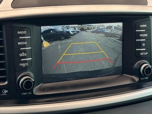 Used 2020 Kia Sorento S FWD image 19