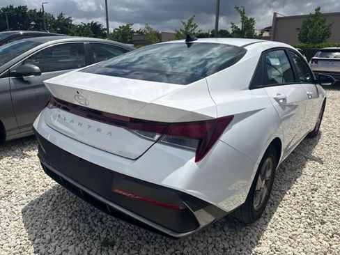 Used 2024 Hyundai Elantra SE FWD image 6